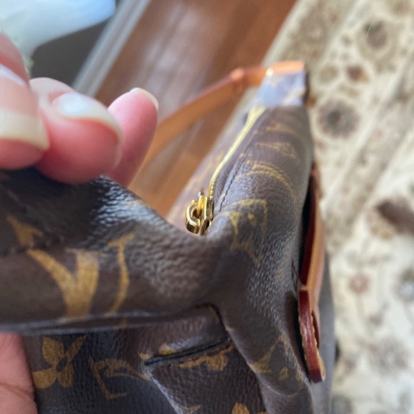 Louis Vuitton Bumbag - Picture 7 of 14